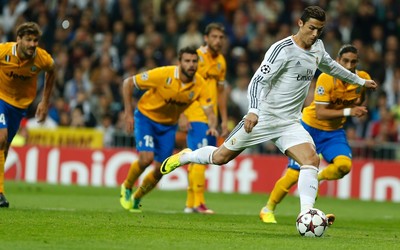 满贯体育独家-凯恩德甲冠军奖牌到手